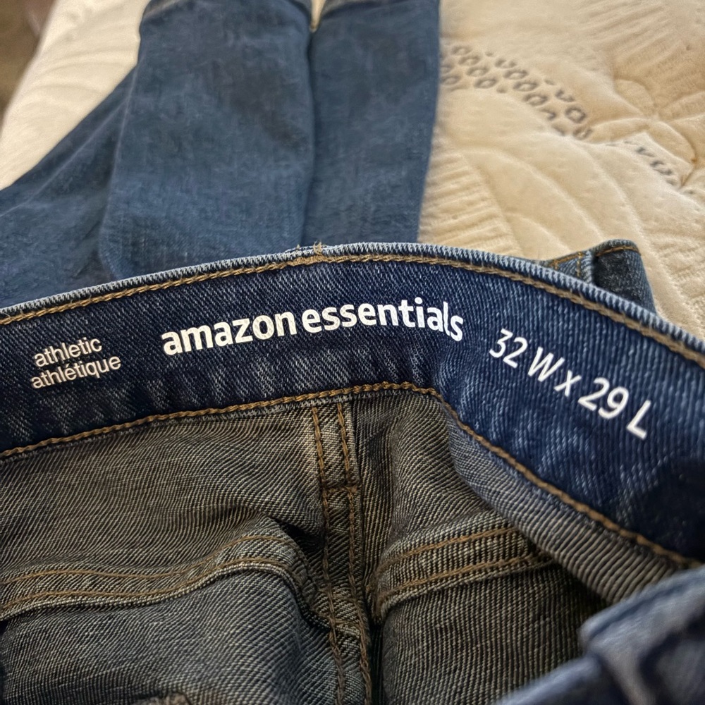 Amazon Essentials Men's Relaxed Fit Dark Blue Jeans
